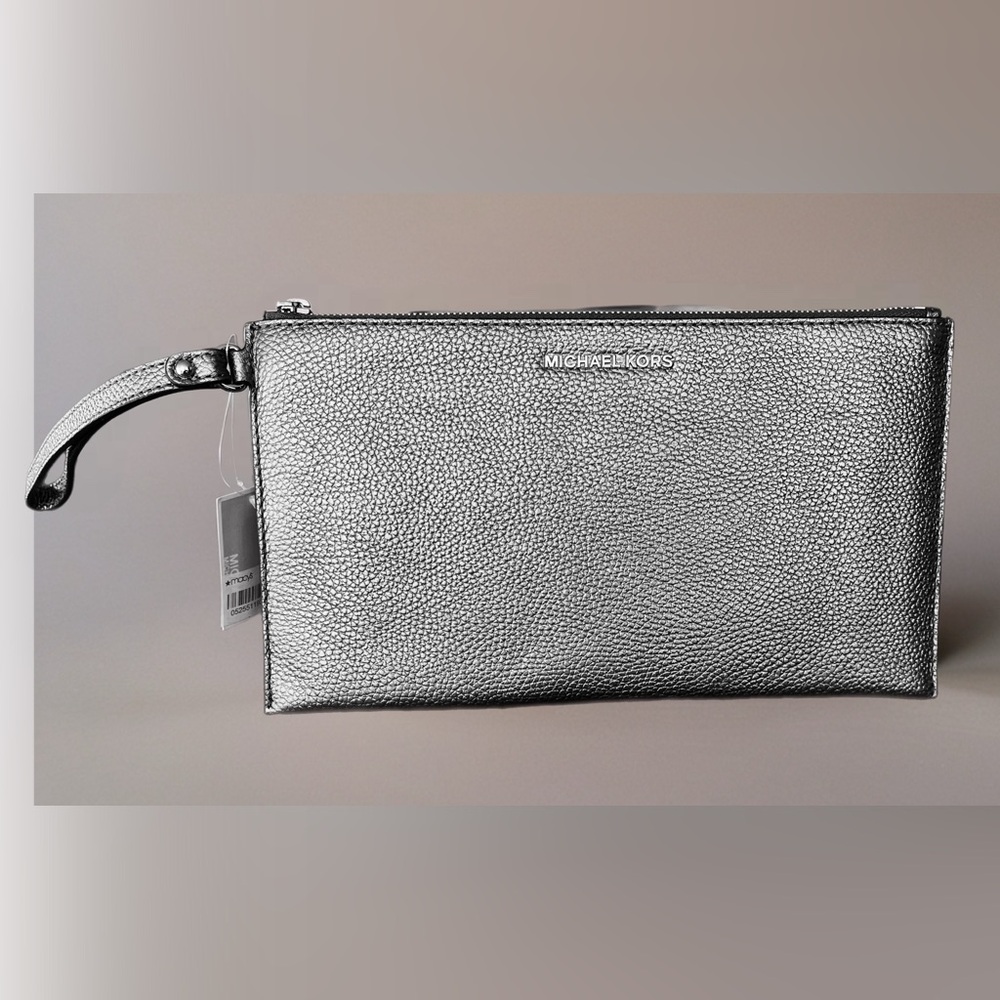 NWT. Michael Kors Jet Set Zippered Pouch Wristlet Gunmetal Gray